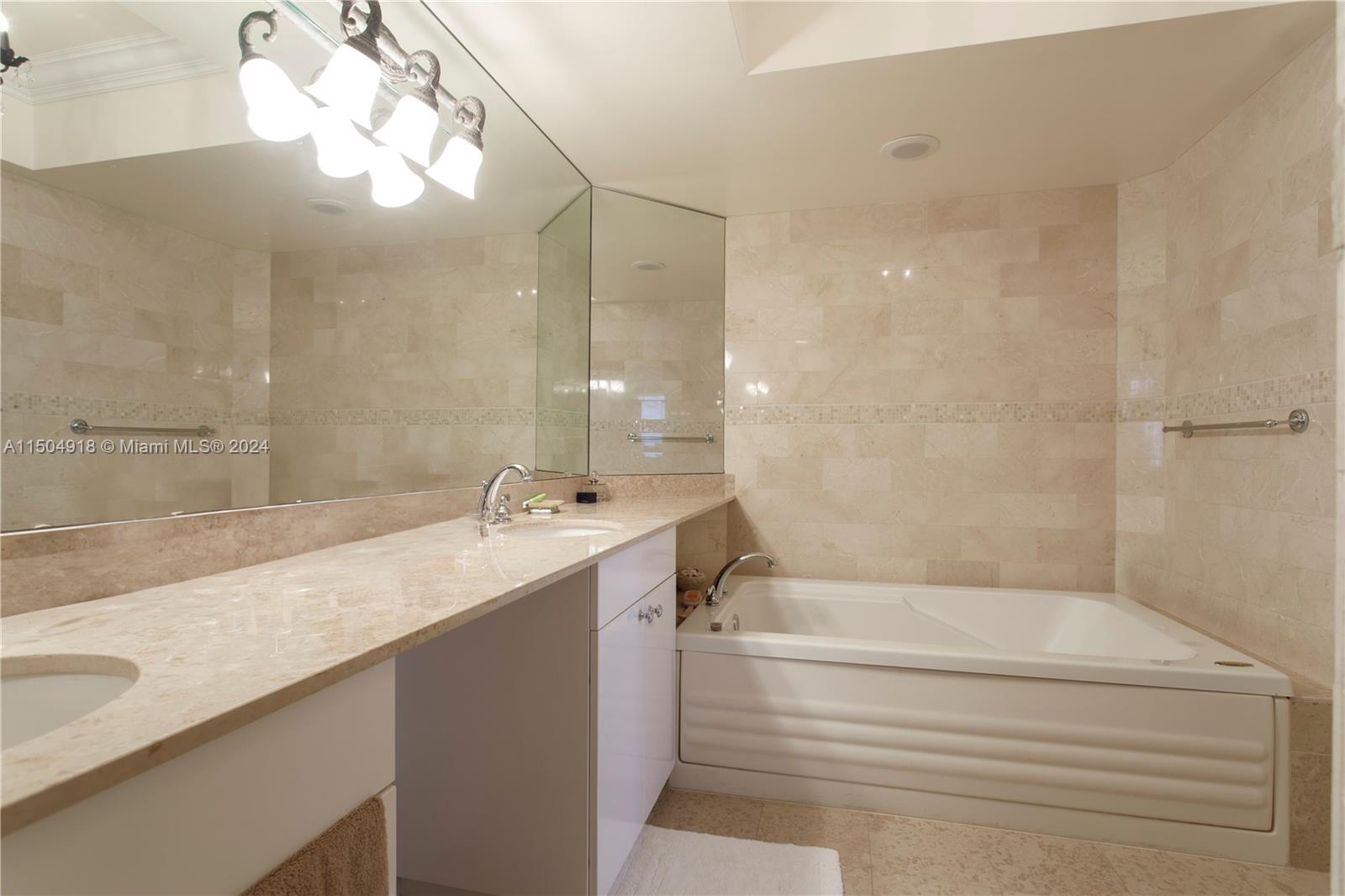 4779 Collins Ave 3407, Miami Beach, Florida 33140, 2 Bedrooms Bedrooms, ,2 BathroomsBathrooms,Residentiallease,For Rent,4779 Collins Ave 3407,A11504918