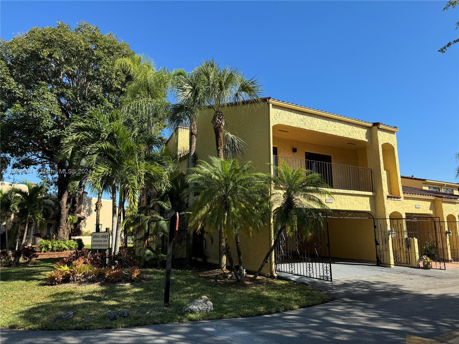 Casa de Condomínio