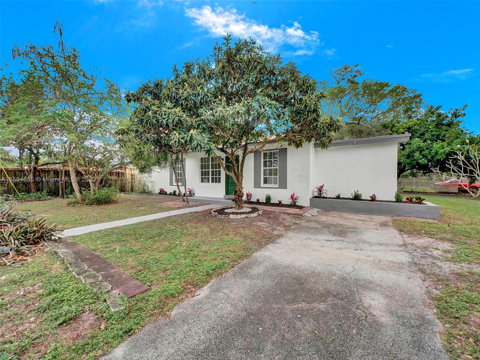 3920 SW 32nd St  For Sale A11504655, FL