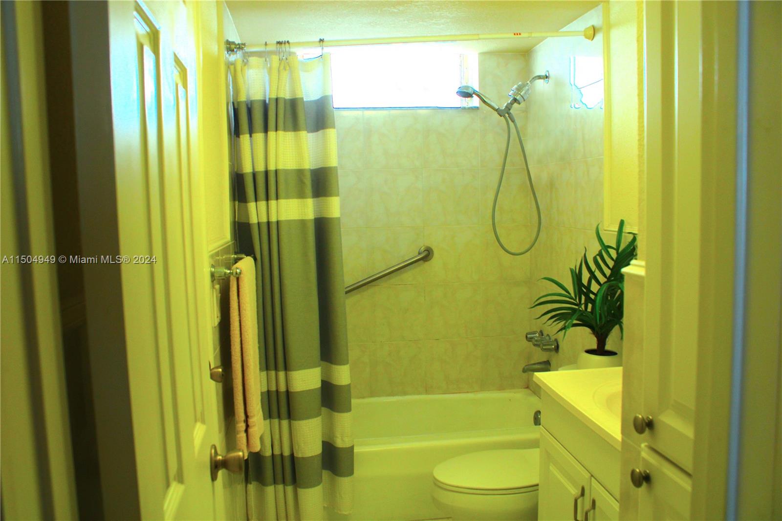 2903 Point East Dr K606, Aventura, Florida 33160, 1 Bedroom Bedrooms, ,1 BathroomBathrooms,Residential,For Sale,2903 Point East Dr K606,A11504949