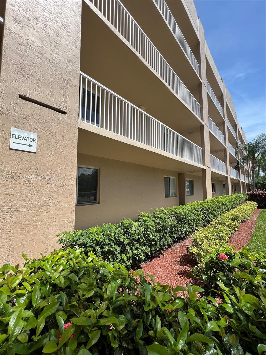 Tamarac, Florida 33321, 2 Bedrooms Bedrooms, ,2 BathroomsBathrooms,Residential,For Sale,A11505127