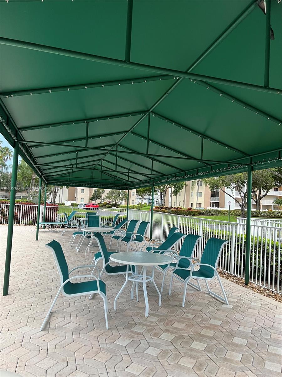 Tamarac, Florida 33321, 2 Bedrooms Bedrooms, ,2 BathroomsBathrooms,Residential,For Sale,A11505127