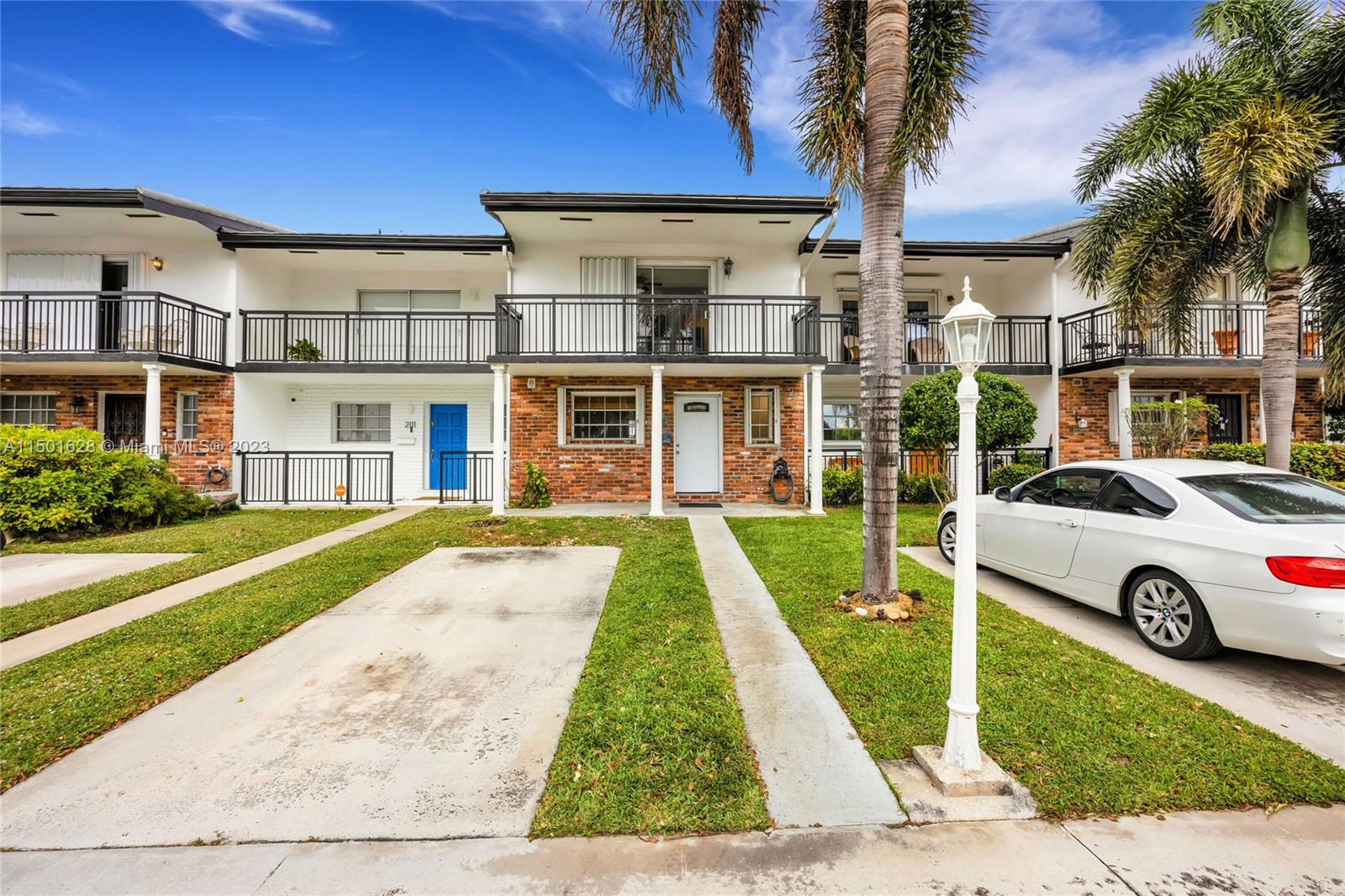 2113 NE 122nd St 2113, North Miami, Florida 33181, 2 Bedrooms Bedrooms, ,2 BathroomsBathrooms,Residential,For Sale,2113 NE 122nd St 2113,A11501628