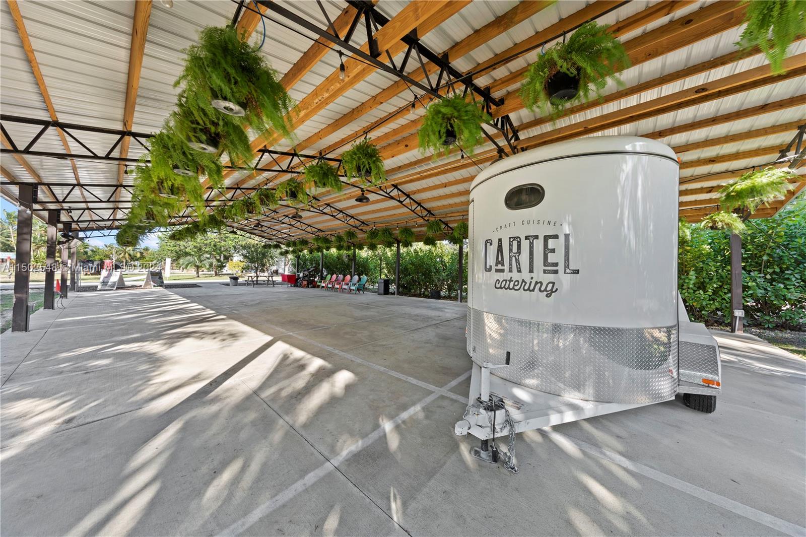 PORTABLE SERVICE FOOD/DRINK BARS