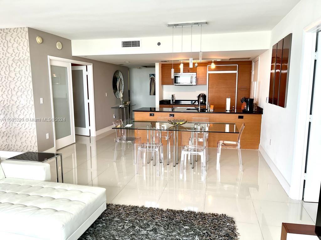 Miami, Florida 33132, 3 Bedrooms Bedrooms, ,2 BathroomsBathrooms,Residential,For Sale,A11505220