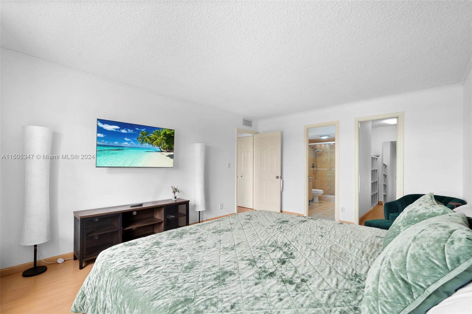 401 Golden Isles Dr 912, Hallandale Beach, Florida 33009, 2 Bedrooms Bedrooms, ,2 BathroomsBathrooms,Residentiallease,For Rent,401 Golden Isles Dr 912,A11505347