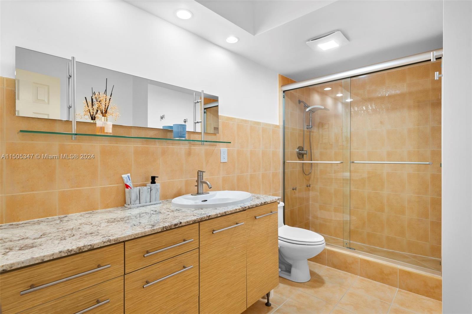 401 Golden Isles Dr 912, Hallandale Beach, Florida 33009, 2 Bedrooms Bedrooms, ,2 BathroomsBathrooms,Residentiallease,For Rent,401 Golden Isles Dr 912,A11505347