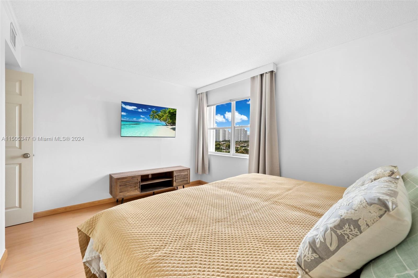 401 Golden Isles Dr 912, Hallandale Beach, Florida 33009, 2 Bedrooms Bedrooms, ,2 BathroomsBathrooms,Residentiallease,For Rent,401 Golden Isles Dr 912,A11505347