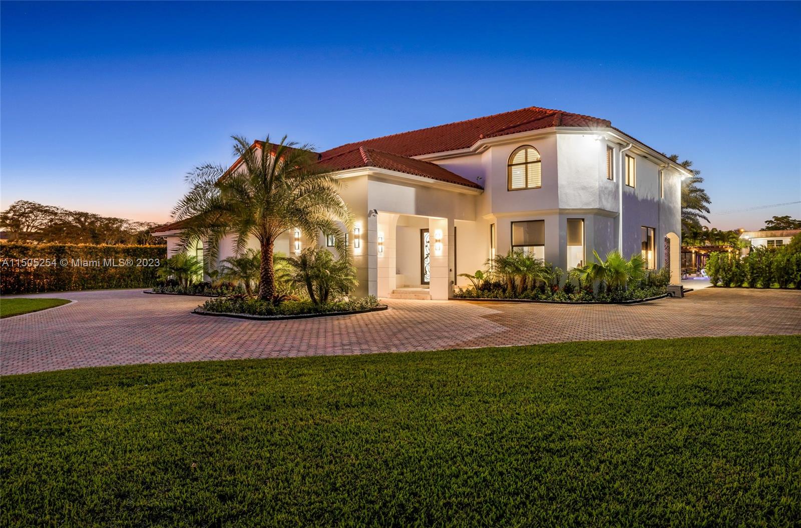 10101 SW 58th St, Miami, Florida 33173, 7 Bedrooms Bedrooms, ,4 BathroomsBathrooms,Residentiallease,For Rent,10101 SW 58th St,A11505254