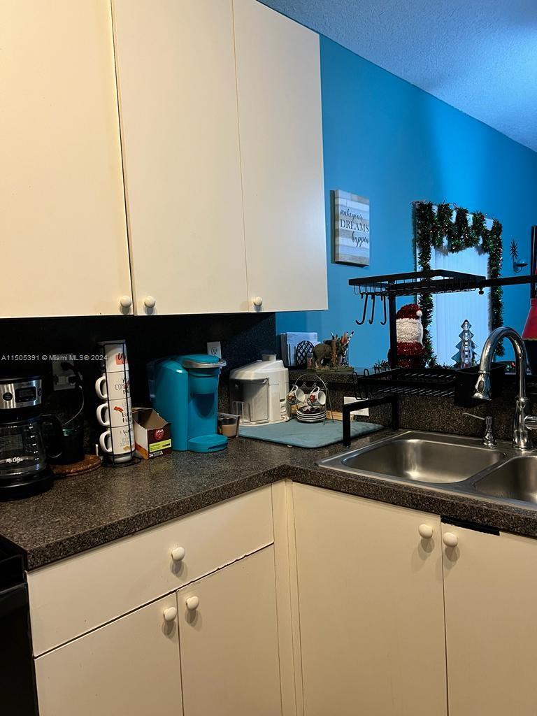 1225 NE 32nd Ave, Homestead, Florida 33033, 3 Bedrooms Bedrooms, ,2 BathroomsBathrooms,Residential,For Sale,1225 NE 32nd Ave,A11505391