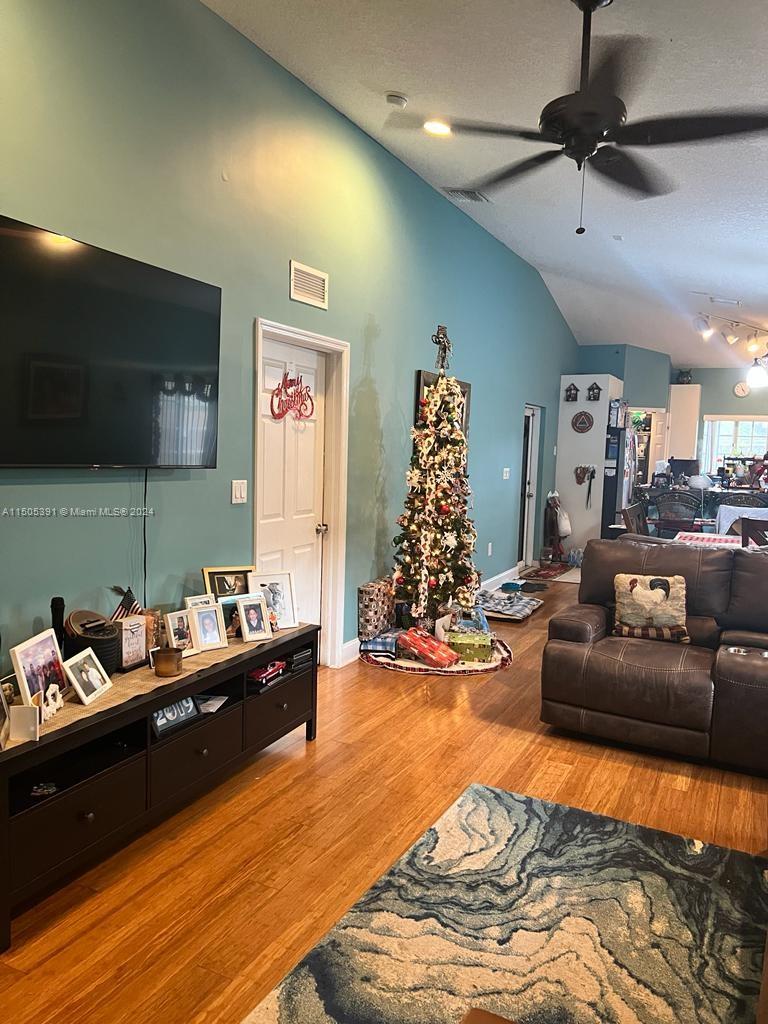 1225 NE 32nd Ave, Homestead, Florida 33033, 3 Bedrooms Bedrooms, ,2 BathroomsBathrooms,Residential,For Sale,1225 NE 32nd Ave,A11505391