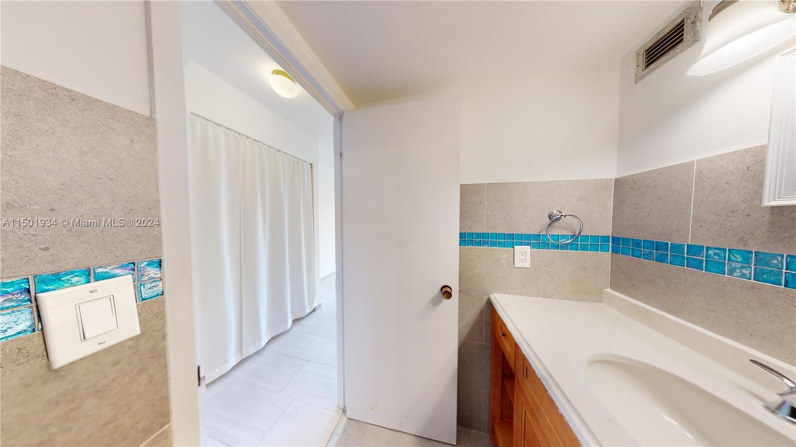 2500 PARKVIEW DR 412, Hallandale Beach, Florida 33009, 2 Bedrooms Bedrooms, ,2 BathroomsBathrooms,Residential,For Sale,2500 PARKVIEW DR 412,A11501934