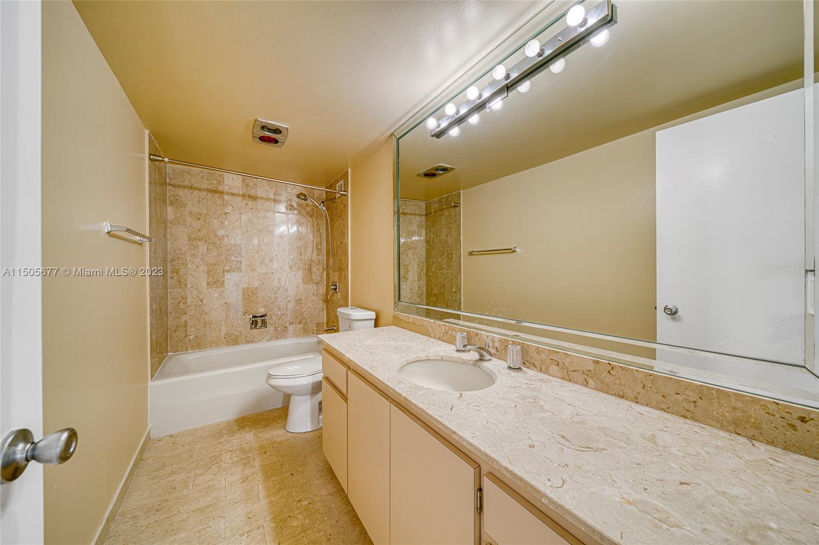 1800 NE 114th St 902, Miami, Florida 33181, 2 Bedrooms Bedrooms, ,3 BathroomsBathrooms,Residential,For Sale,1800 NE 114th St 902,A11505677