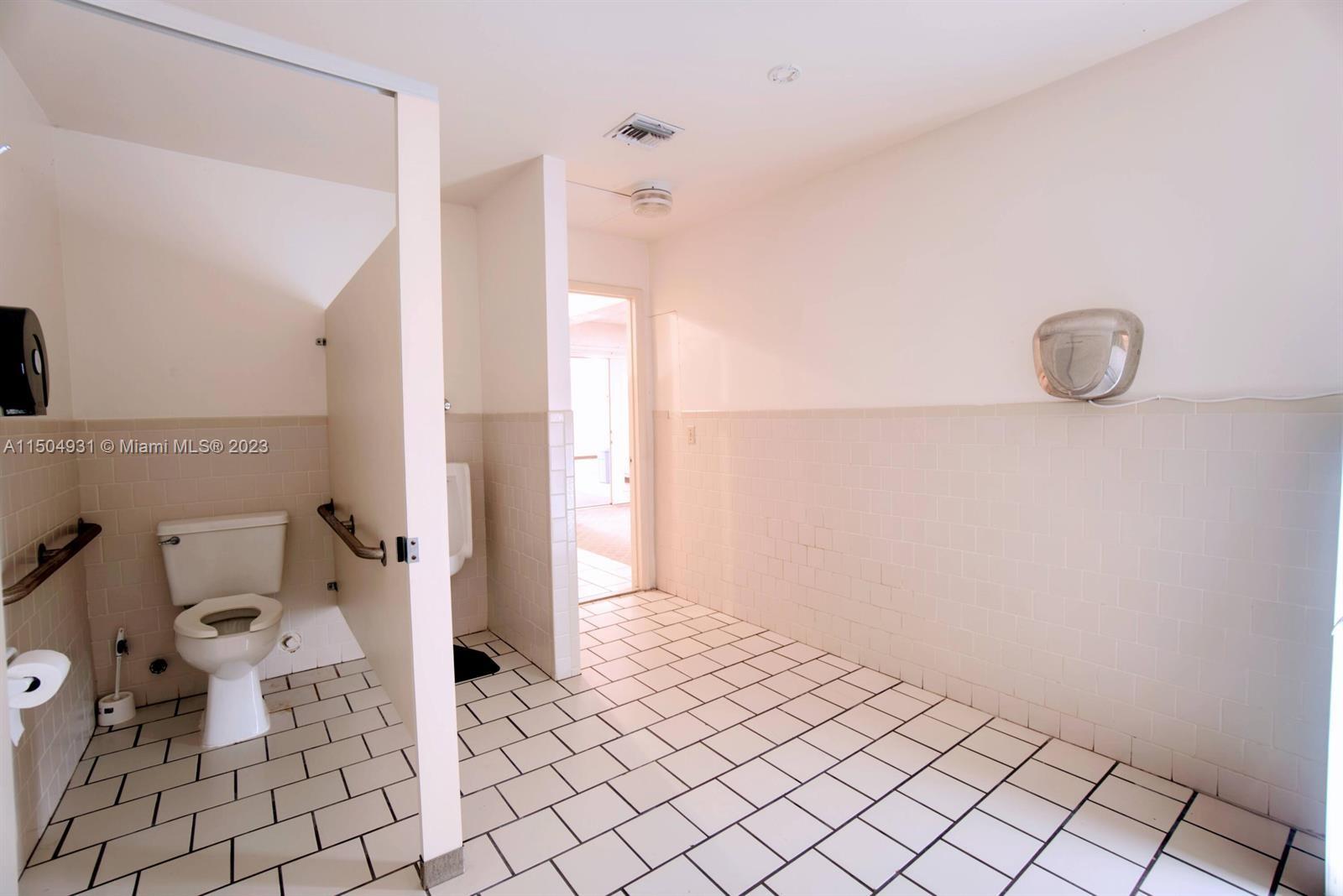 1621 Dixie Hwy, Fort Lauderdale, FL, 33305 United States, 3 Bedrooms Bedrooms, ,3 BathroomsBathrooms,Residential,For Sale,Dixie Hwy,A11504931