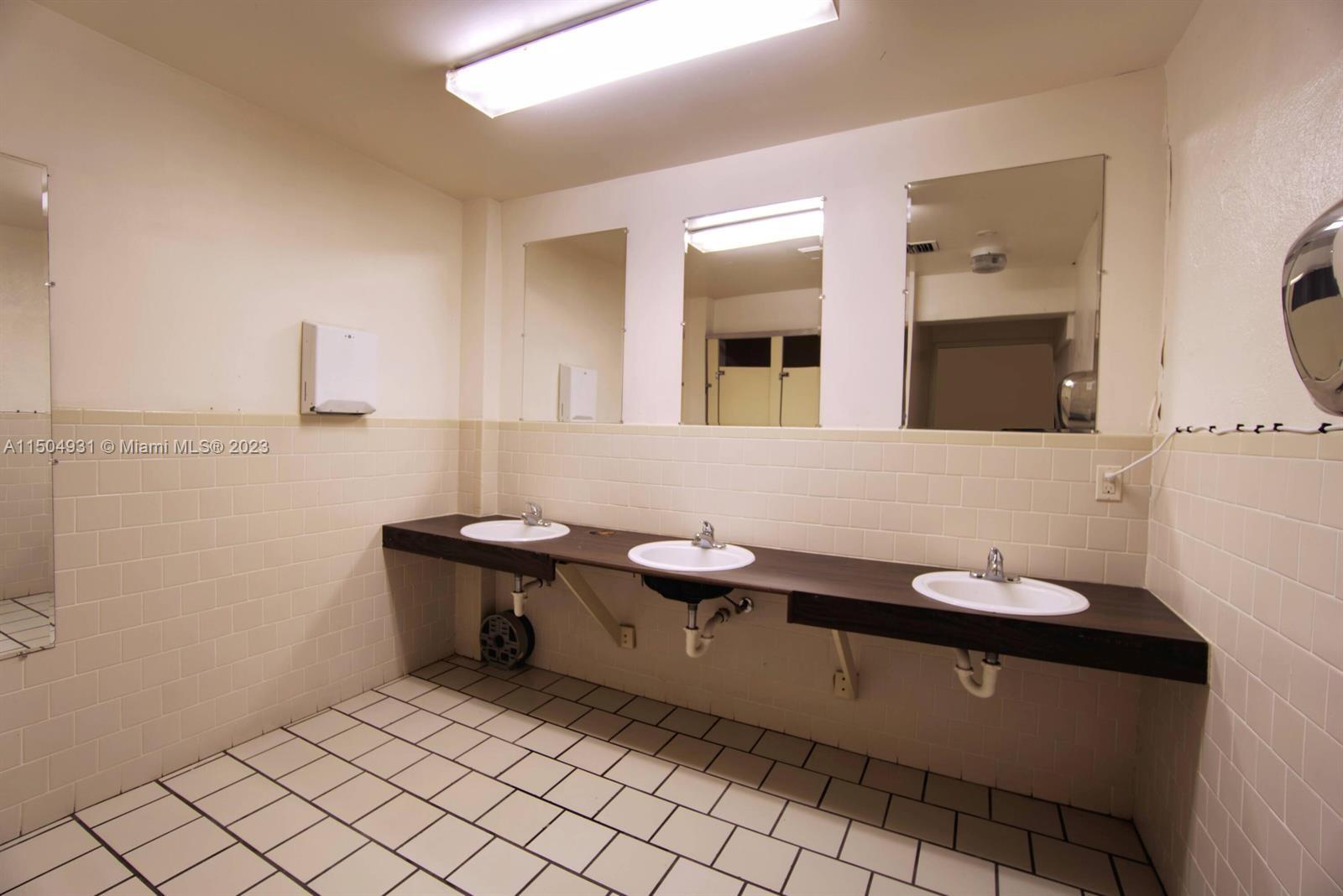 1621 Dixie Hwy, Fort Lauderdale, FL, 33305 United States, 3 Bedrooms Bedrooms, ,3 BathroomsBathrooms,Residential,For Sale,Dixie Hwy,A11504931