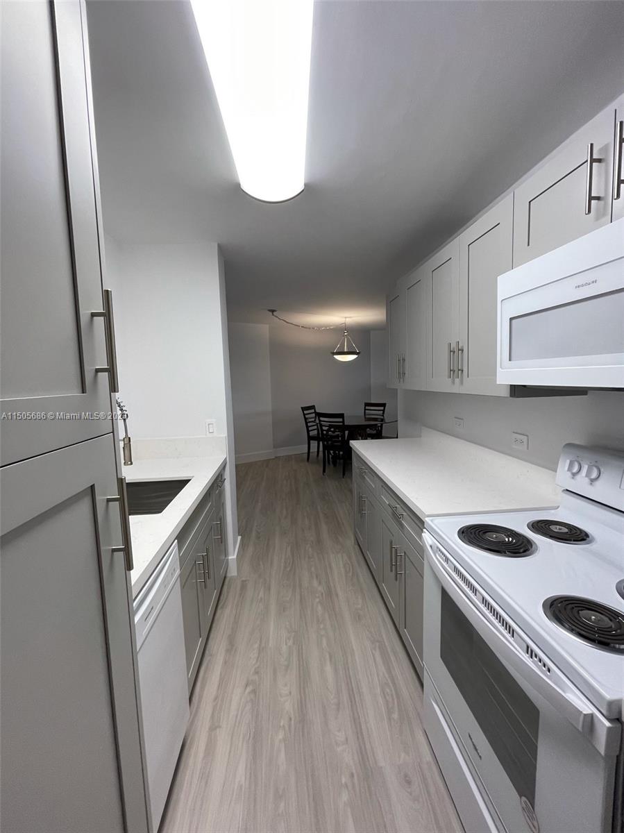 1881 Washington Ave 10A, Miami Beach, Florida 33139, 2 Bedrooms Bedrooms, ,2 BathroomsBathrooms,Residential,For Sale,1881 Washington Ave 10A,A11505686