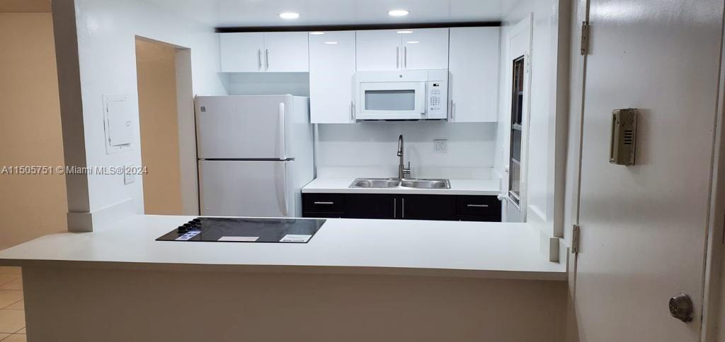 12590 NE 16th Ave 206, North Miami, Florida 33161, 1 Bedroom Bedrooms, ,1 BathroomBathrooms,Residential,For Sale,12590 NE 16th Ave 206,A11505751