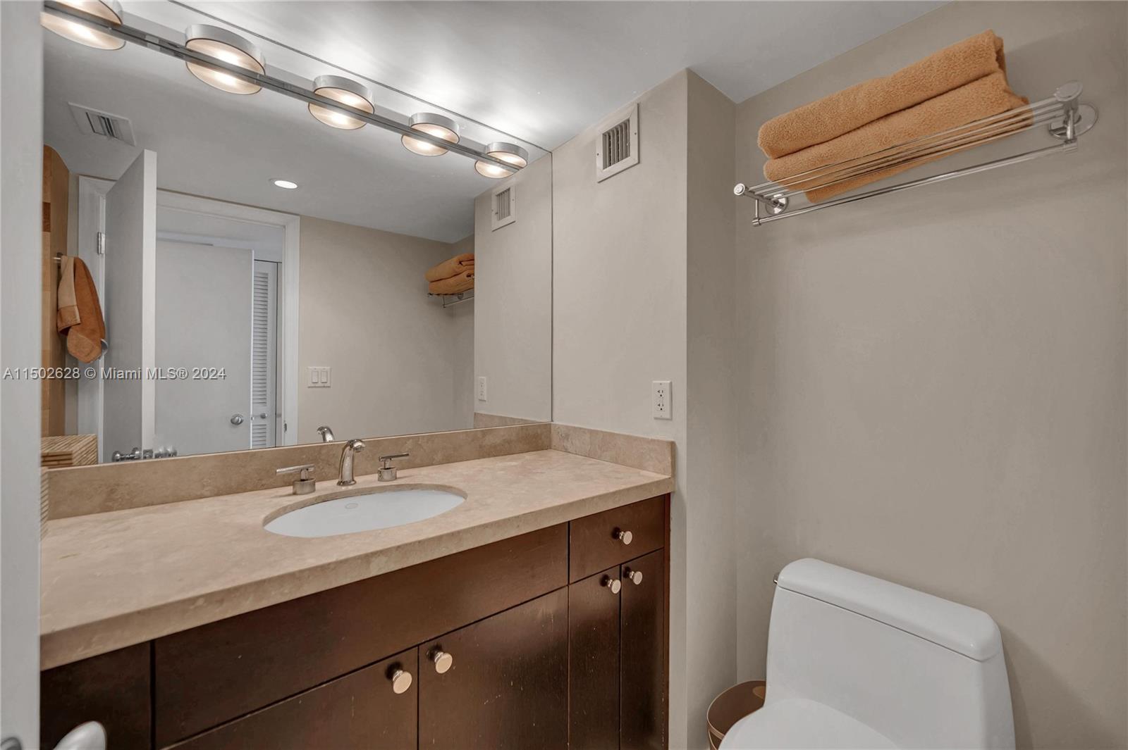 11 Island Ave, Miami Beach, FL, 33139 United States, 2 Bedrooms Bedrooms, ,2 BathroomsBathrooms,Residential,For Sale,Island Ave,A11502628
