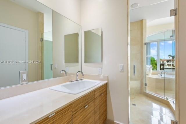 21305 NE 38th Ave 56, Aventura, Florida 33180, 3 Bedrooms Bedrooms, ,4 BathroomsBathrooms,Residential,For Sale,21305 NE 38th Ave 56,A11497501