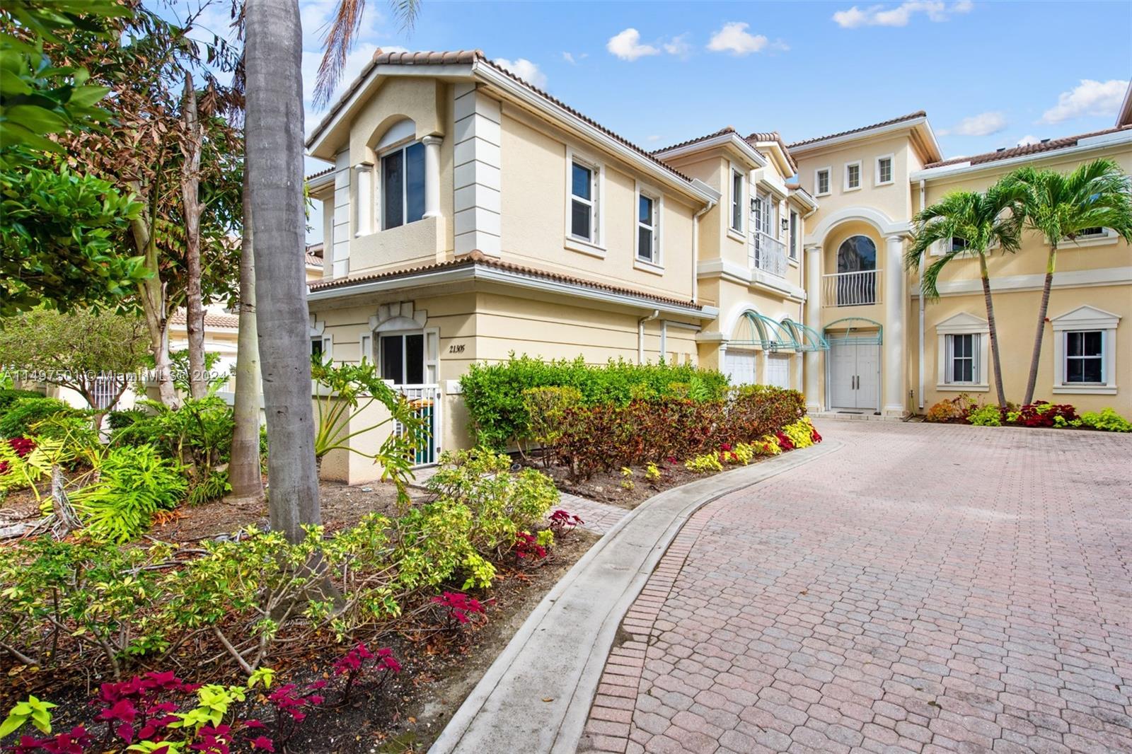 21305 NE 38th Ave 56, Aventura, Florida 33180, 3 Bedrooms Bedrooms, ,4 BathroomsBathrooms,Residential,For Sale,21305 NE 38th Ave 56,A11497501