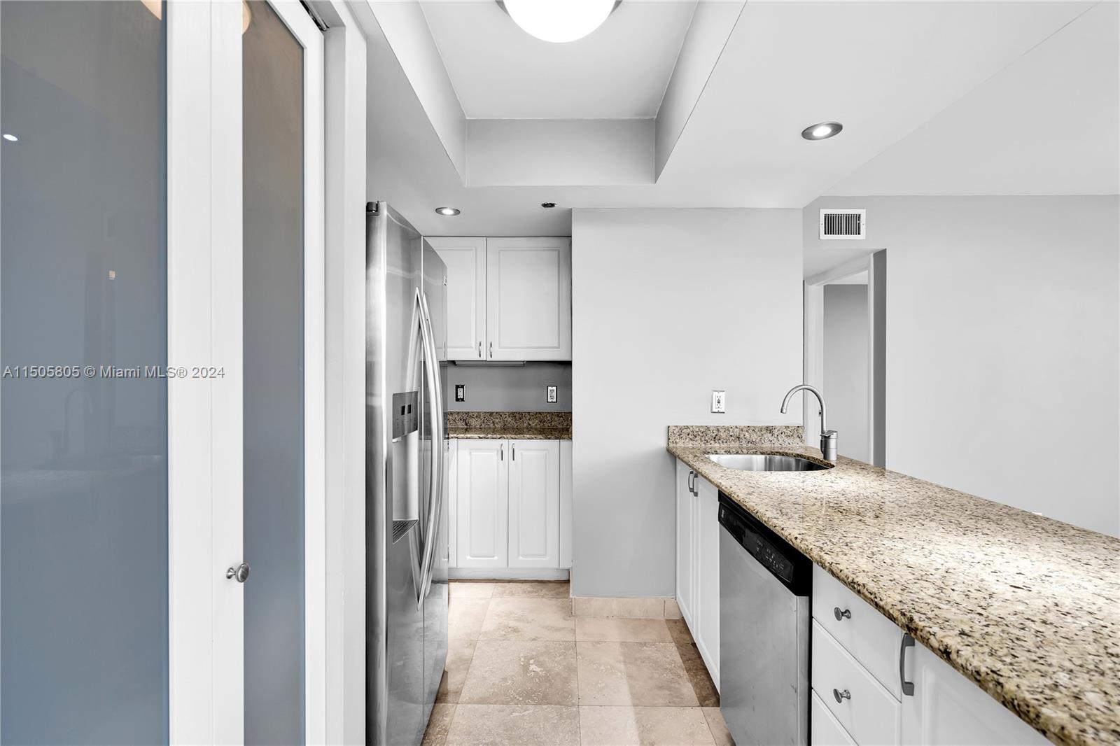 8911 Collins Ave 201, Surfside, Florida 33154, 2 Bedrooms Bedrooms, ,2 BathroomsBathrooms,Residentiallease,For Rent,8911 Collins Ave 201,A11505805