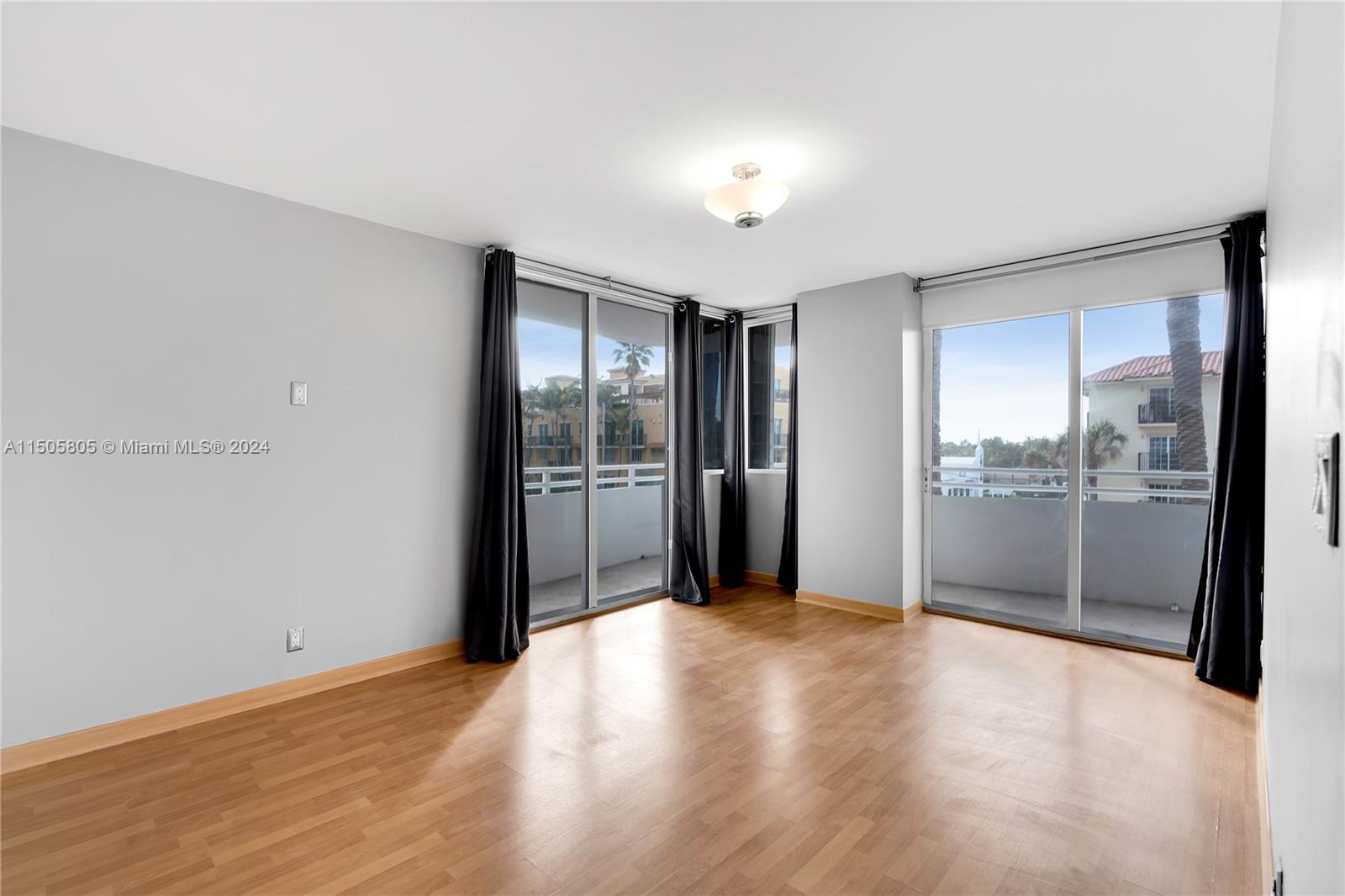 8911 Collins Ave 201, Surfside, Florida 33154, 2 Bedrooms Bedrooms, ,2 BathroomsBathrooms,Residentiallease,For Rent,8911 Collins Ave 201,A11505805