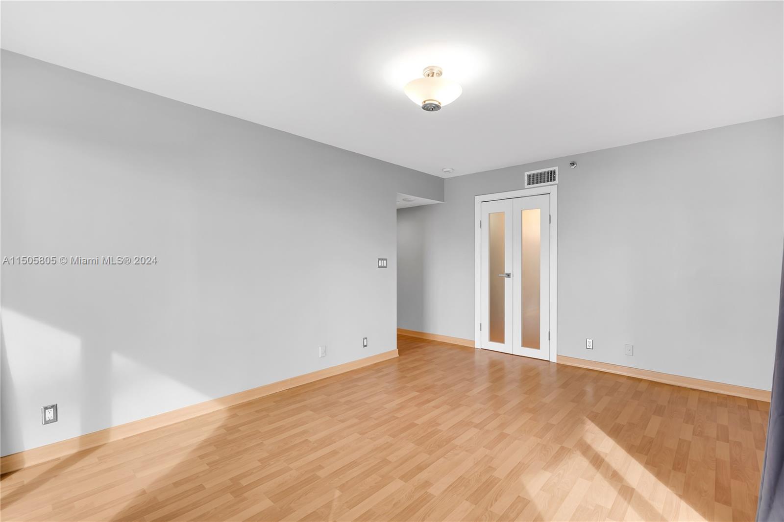 8911 Collins Ave 201, Surfside, Florida 33154, 2 Bedrooms Bedrooms, ,2 BathroomsBathrooms,Residentiallease,For Rent,8911 Collins Ave 201,A11505805