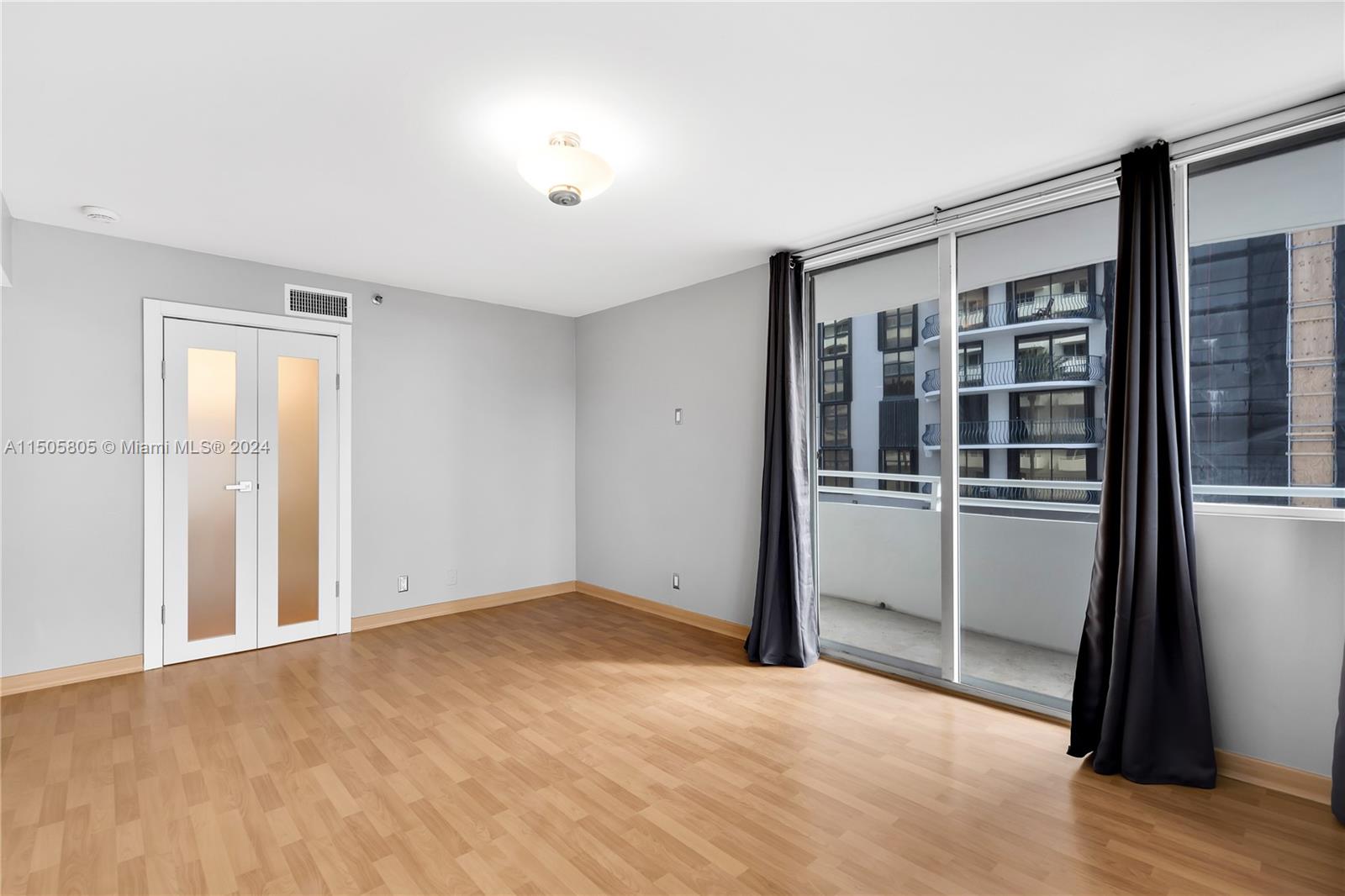 8911 Collins Ave 201, Surfside, Florida 33154, 2 Bedrooms Bedrooms, ,2 BathroomsBathrooms,Residentiallease,For Rent,8911 Collins Ave 201,A11505805