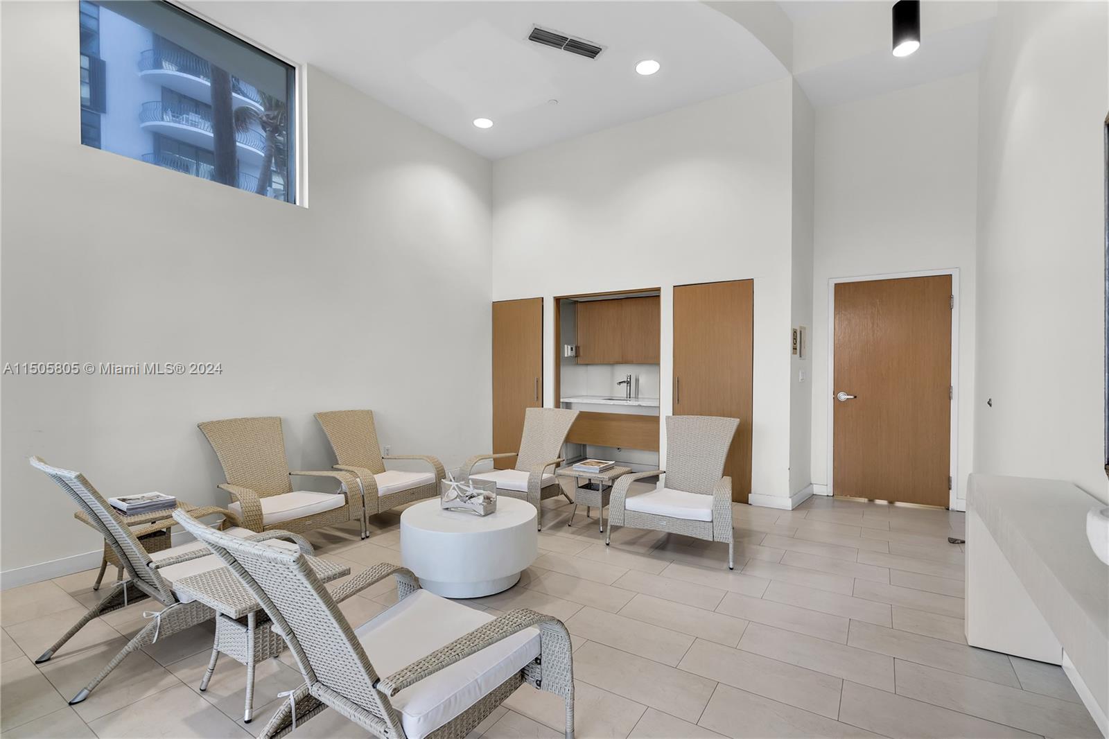 8911 Collins Ave 201, Surfside, Florida 33154, 2 Bedrooms Bedrooms, ,2 BathroomsBathrooms,Residentiallease,For Rent,8911 Collins Ave 201,A11505805