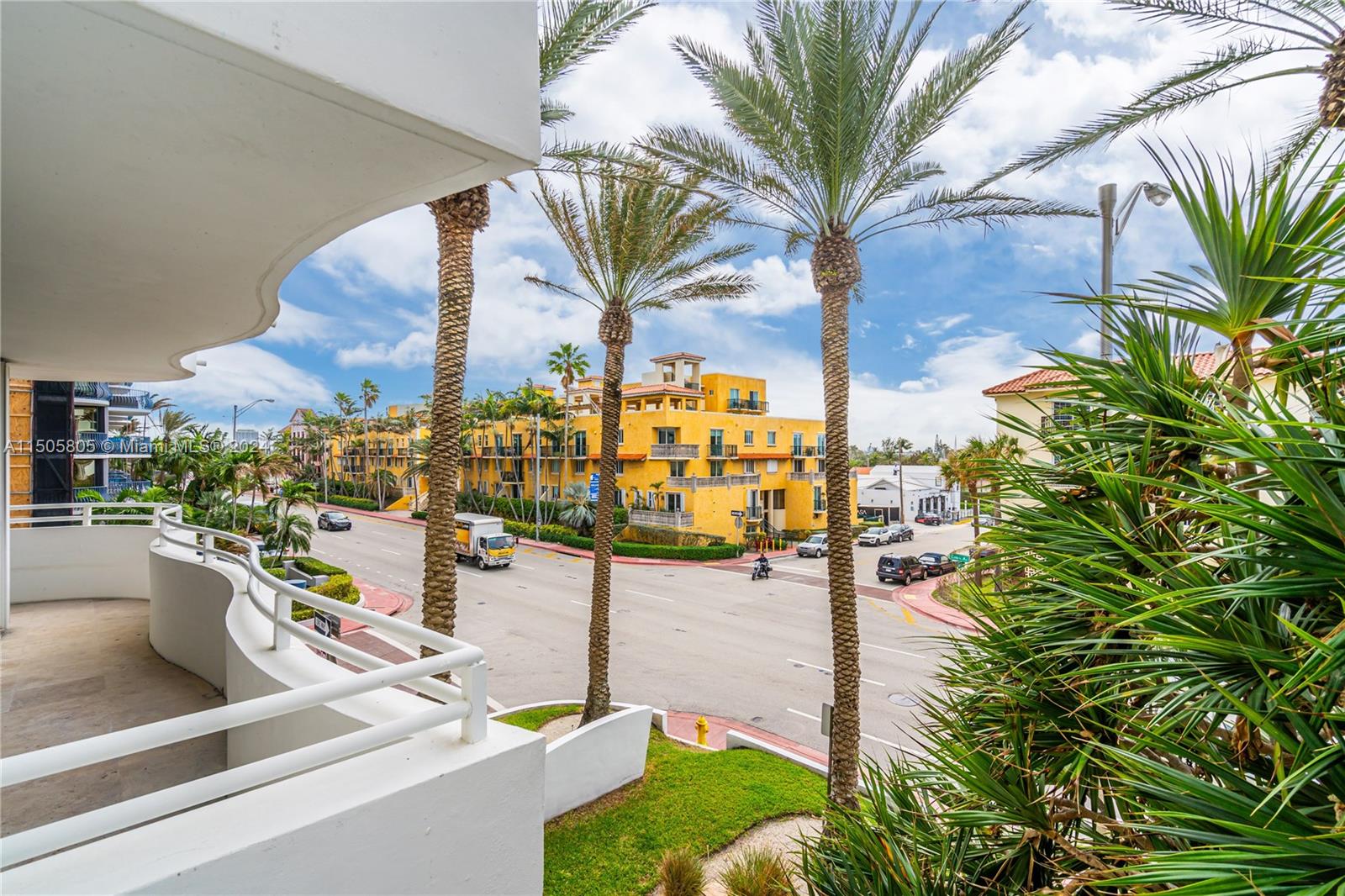 8911 Collins Ave 201, Surfside, Florida 33154, 2 Bedrooms Bedrooms, ,2 BathroomsBathrooms,Residentiallease,For Rent,8911 Collins Ave 201,A11505805