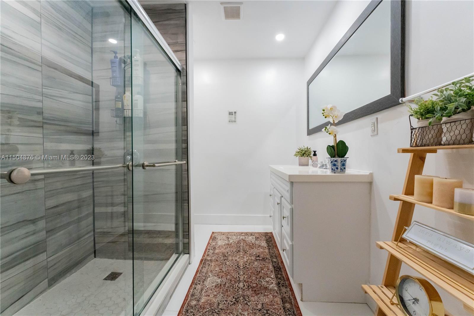 Miami, Florida 33125, 3 Bedrooms Bedrooms, ,2 BathroomsBathrooms,Residentiallease,For Rent,A11504876