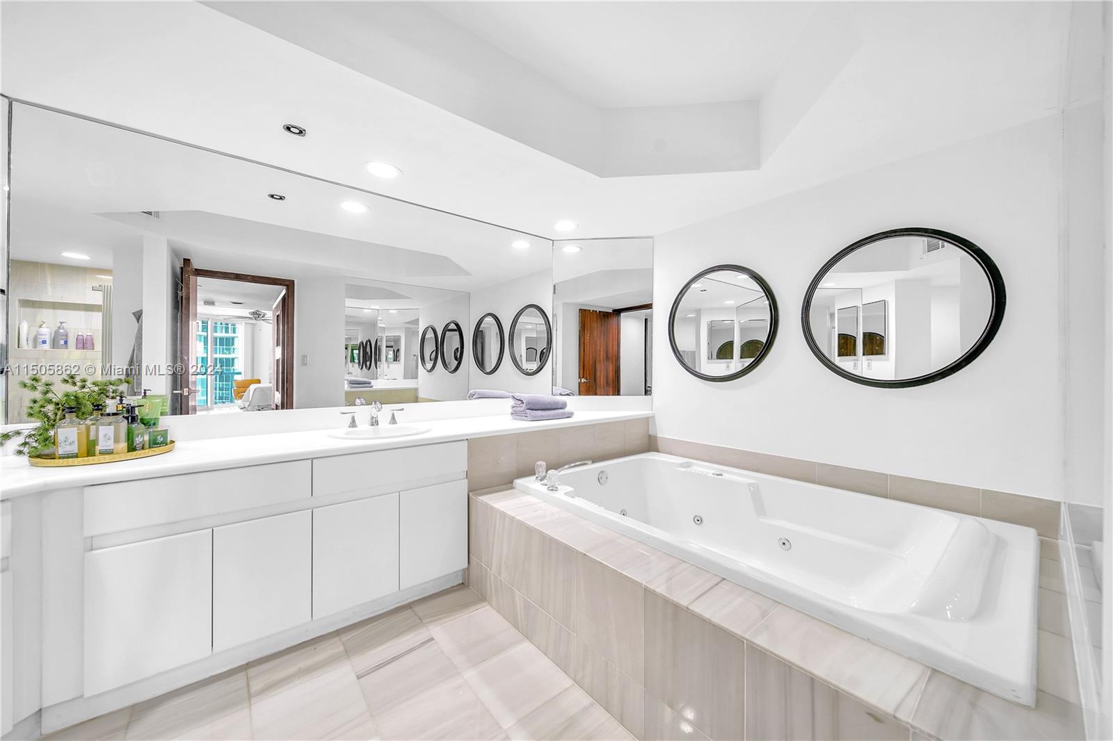 16425 Collins Ave 816, Sunny Isles Beach, Florida 33160, 2 Bedrooms Bedrooms, ,2 BathroomsBathrooms,Residentiallease,For Rent,16425 Collins Ave 816,A11505862