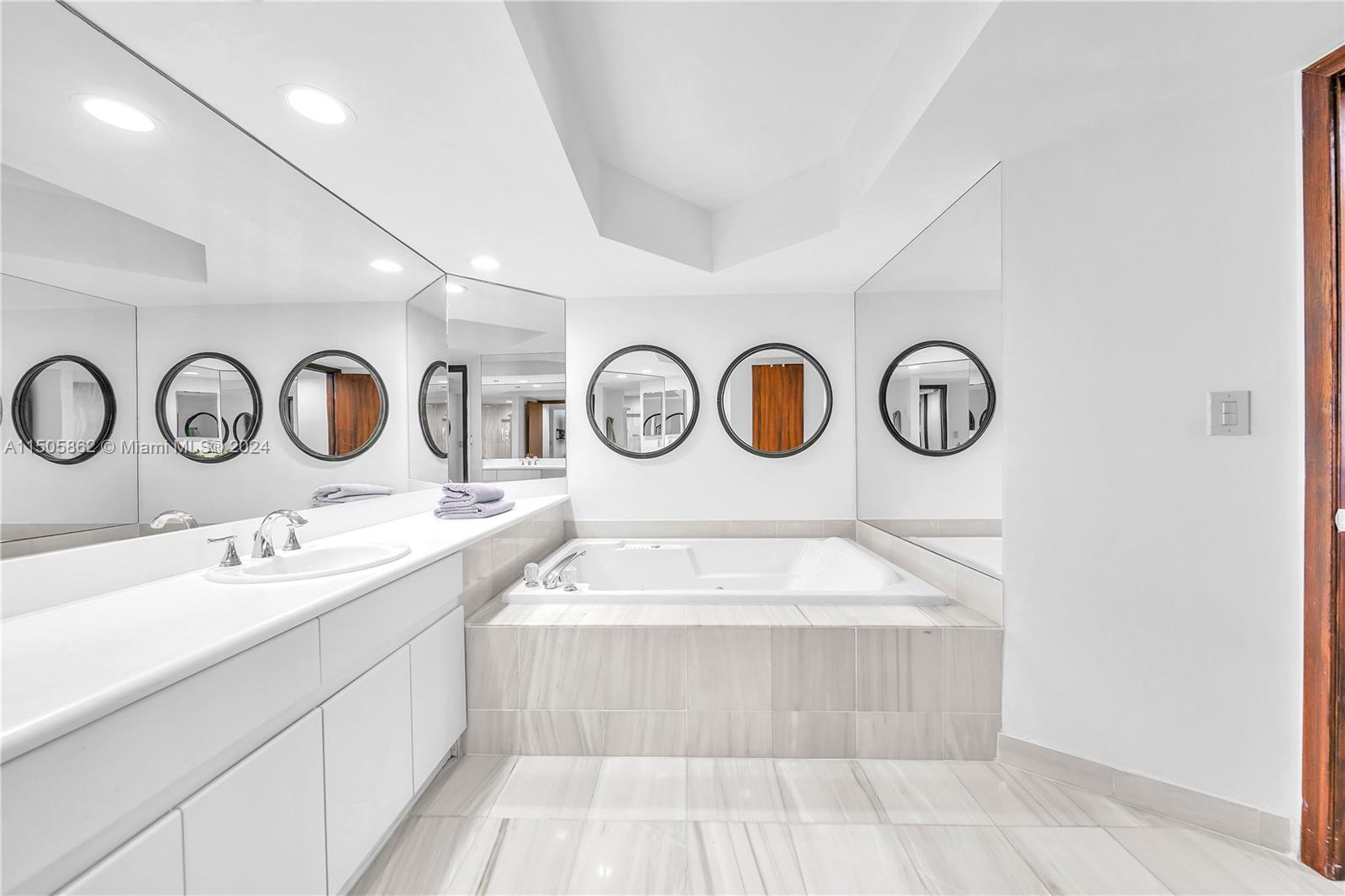 16425 Collins Ave 816, Sunny Isles Beach, Florida 33160, 2 Bedrooms Bedrooms, ,2 BathroomsBathrooms,Residentiallease,For Rent,16425 Collins Ave 816,A11505862