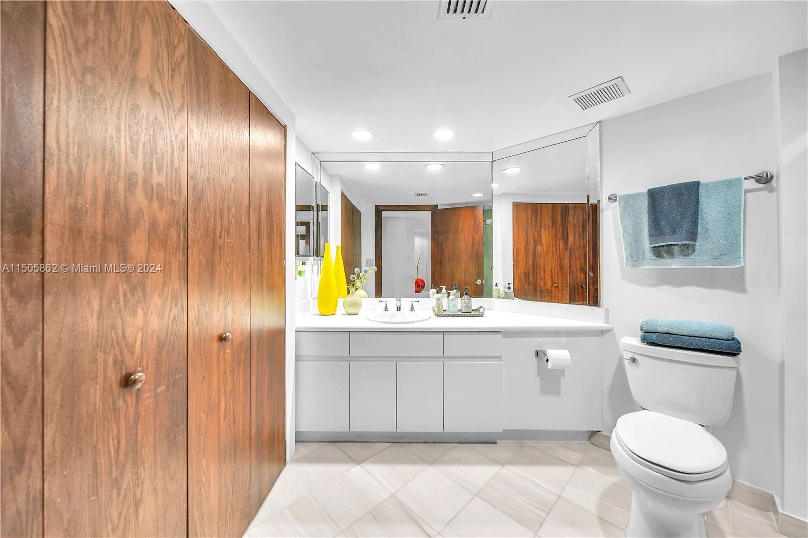 16425 Collins Ave 816, Sunny Isles Beach, Florida 33160, 2 Bedrooms Bedrooms, ,2 BathroomsBathrooms,Residentiallease,For Rent,16425 Collins Ave 816,A11505862