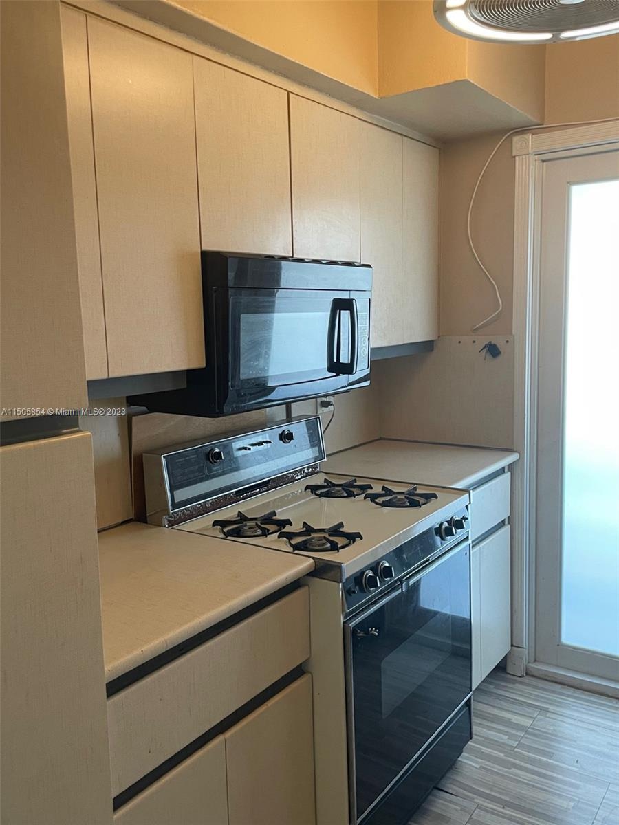 2700 NE 135th St 12, North Miami, Florida 33181, 1 Bedroom Bedrooms, ,1 BathroomBathrooms,Residential,For Sale,2700 NE 135th St 12,A11505854