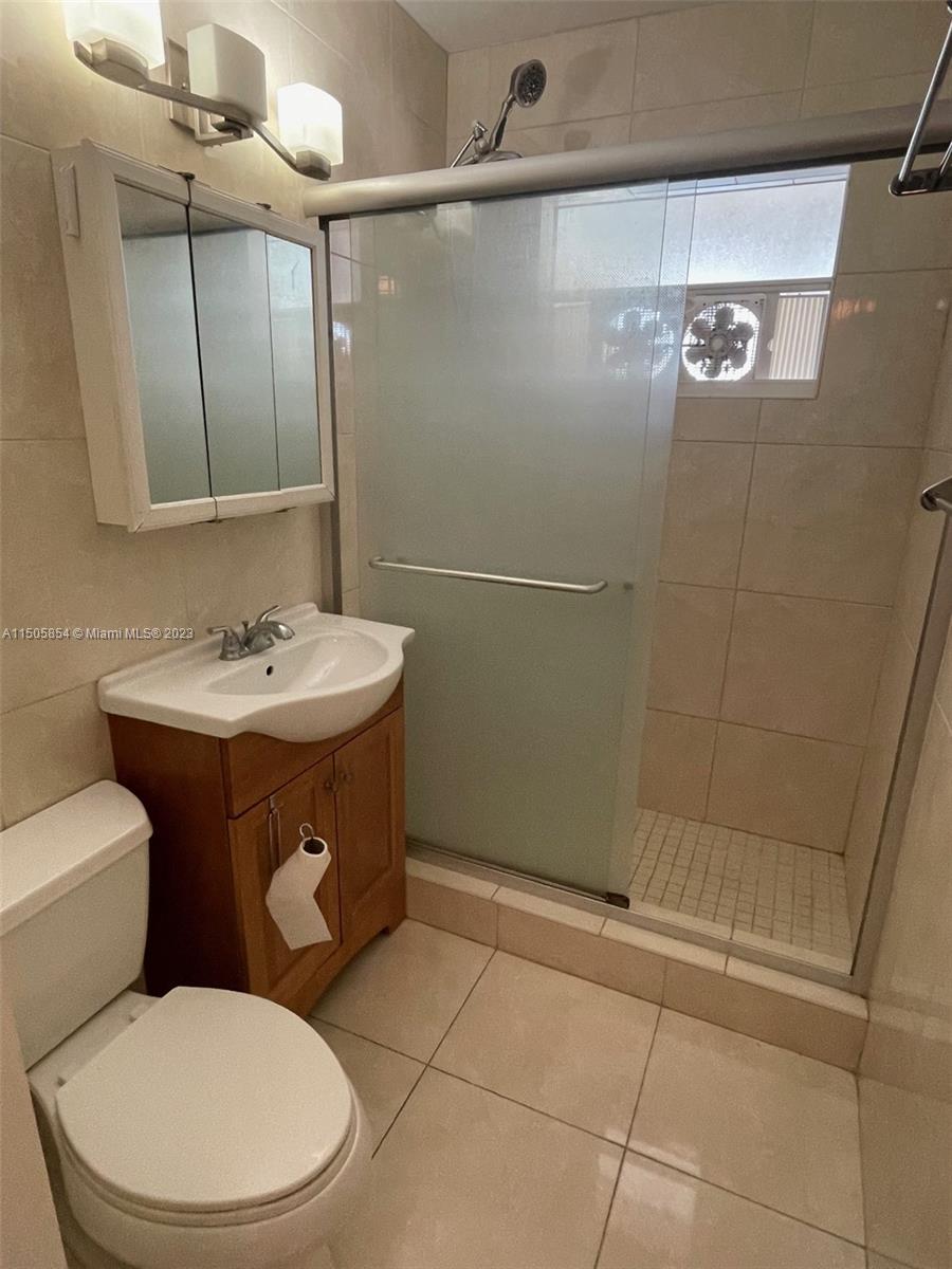 2700 NE 135th St 12, North Miami, Florida 33181, 1 Bedroom Bedrooms, ,1 BathroomBathrooms,Residential,For Sale,2700 NE 135th St 12,A11505854