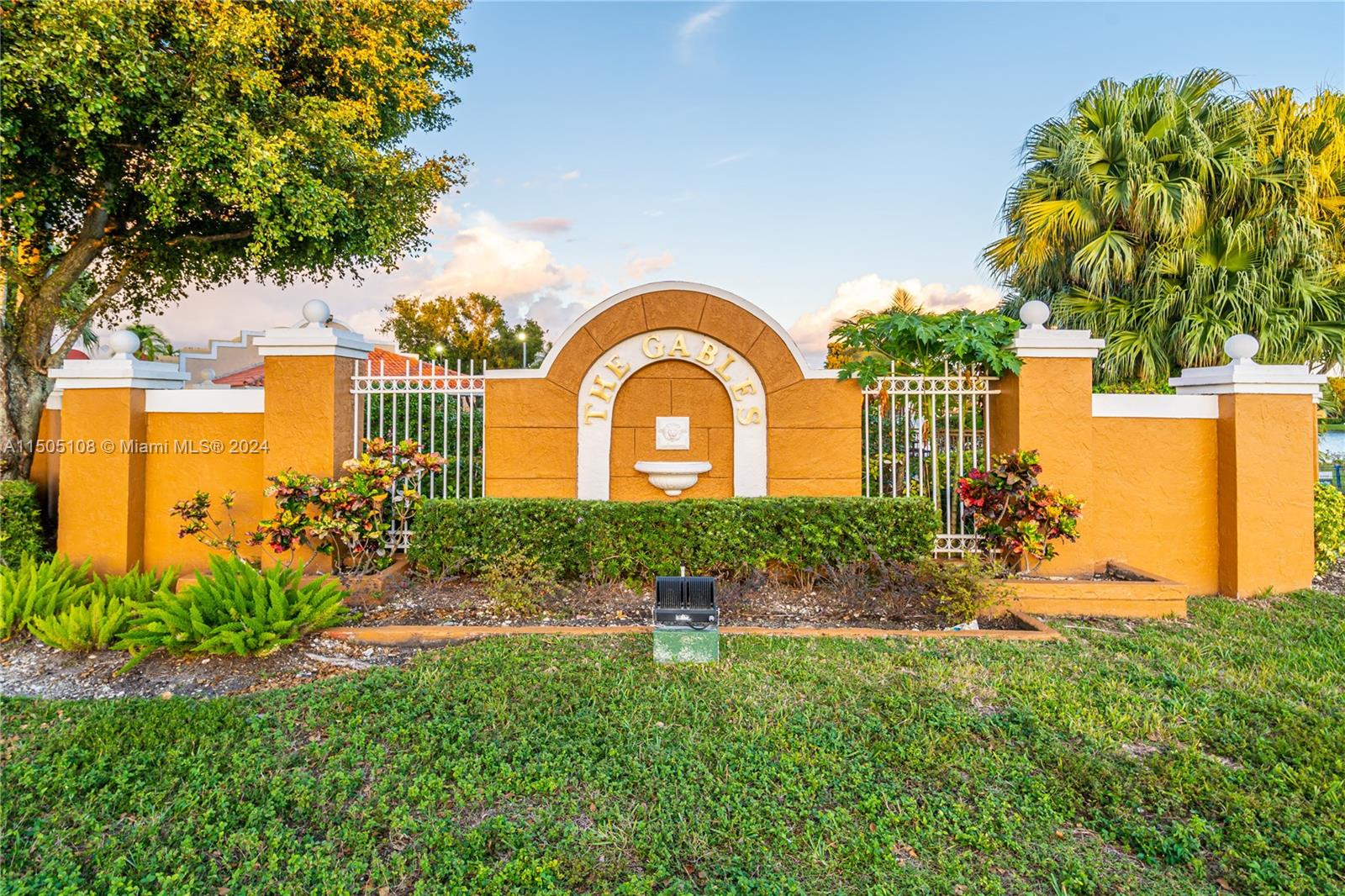 8575 5th Ter, Miami, FL, 33126 United States, 2 Bedrooms Bedrooms, ,2 BathroomsBathrooms,Residential,For Sale,5th Ter,A11505108