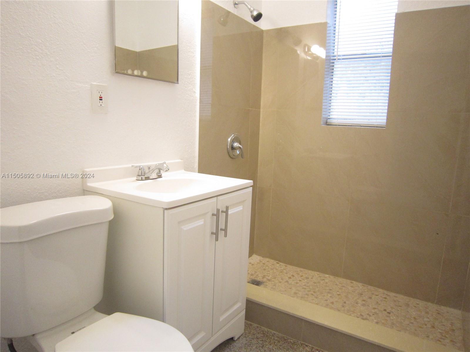 2039 Taylor St A, Hollywood, Florida 33020, 2 Bedrooms Bedrooms, ,1 BathroomBathrooms,Residentiallease,For Rent,2039 Taylor St A,A11505892