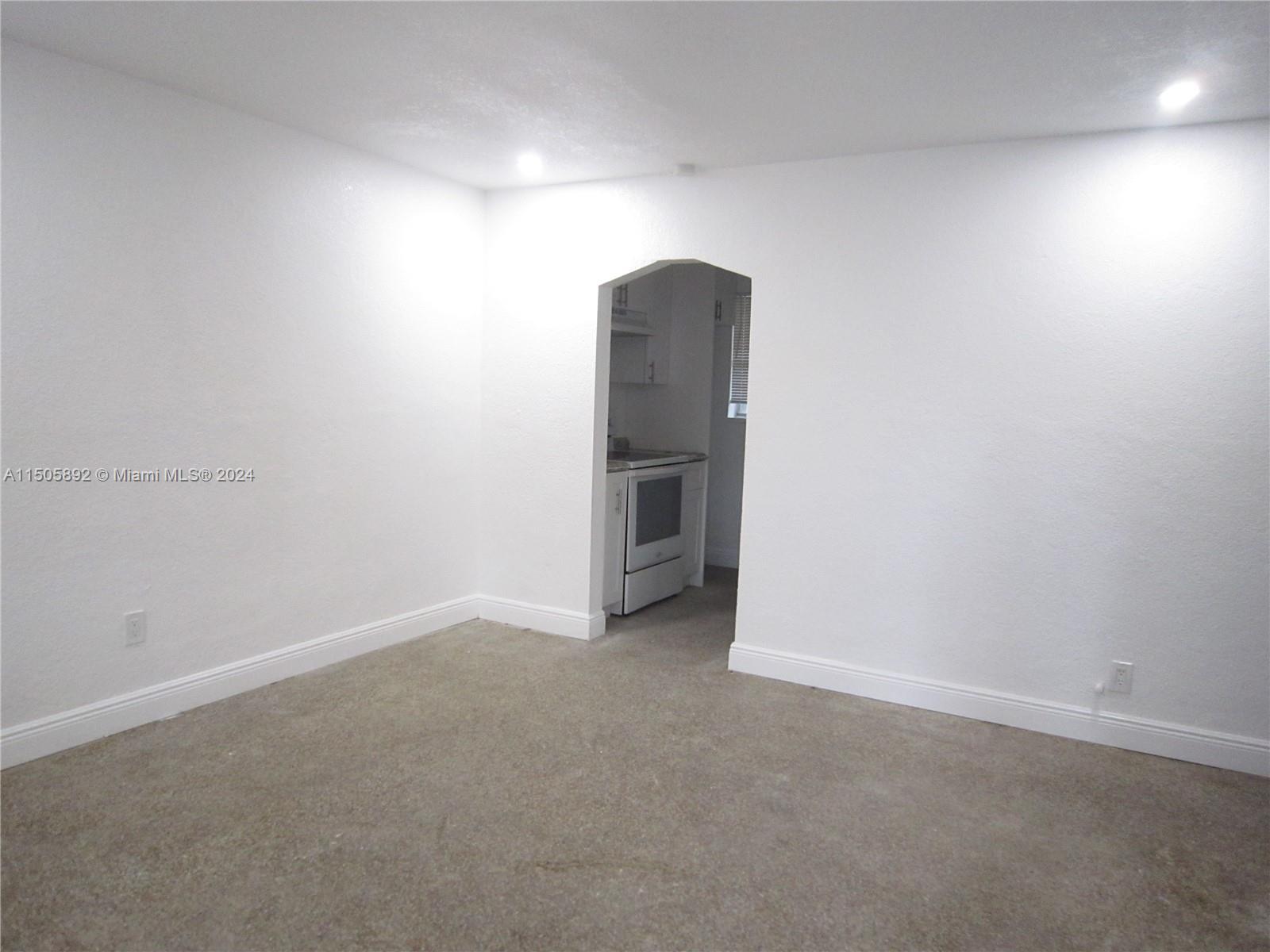 2039 Taylor St A, Hollywood, Florida 33020, 2 Bedrooms Bedrooms, ,1 BathroomBathrooms,Residentiallease,For Rent,2039 Taylor St A,A11505892