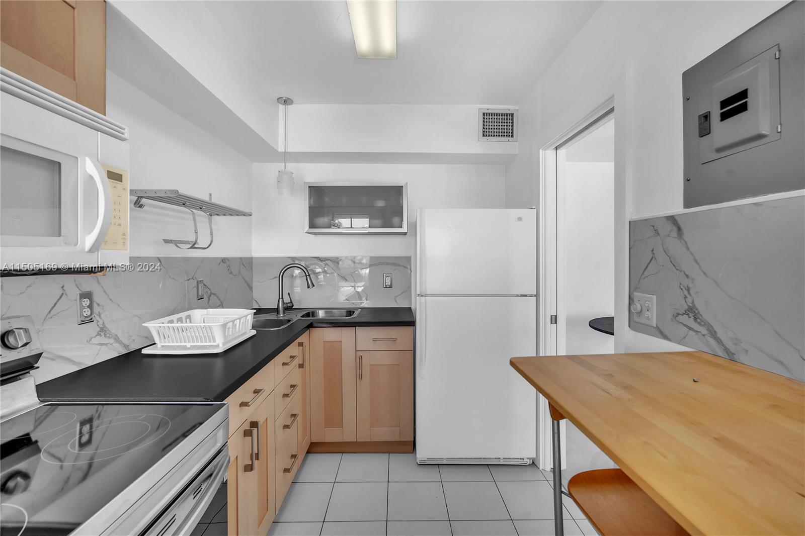 1100 Atlantic Shores 402, Hallandale Beach, Florida 33009, 1 Bedroom Bedrooms, ,1 BathroomBathrooms,Residentiallease,For Rent,1100 Atlantic Shores 402,A11505169