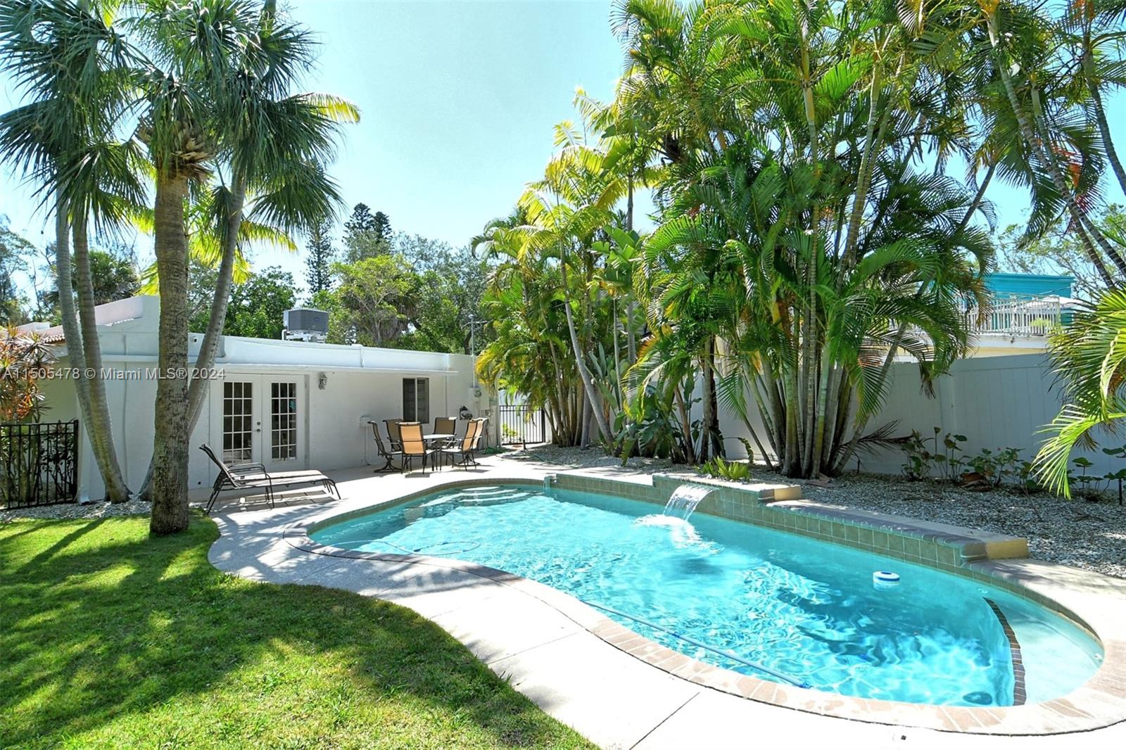 656 Avenida De Mayo, Sarasota, FL, 34242 United States, 3 Bedrooms Bedrooms, ,2 BathroomsBathrooms,Residential,For Sale,Avenida De Mayo,A11505478