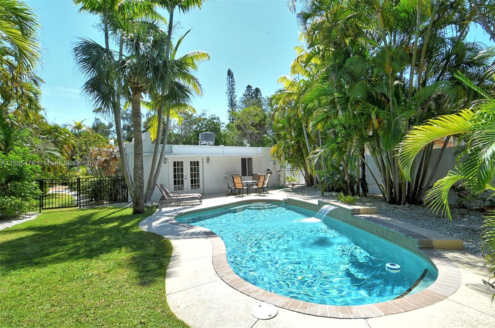 656 Avenida De Mayo, Sarasota, FL, 34242 United States, 3 Bedrooms Bedrooms, ,2 BathroomsBathrooms,Residential,For Sale,Avenida De Mayo,A11505478