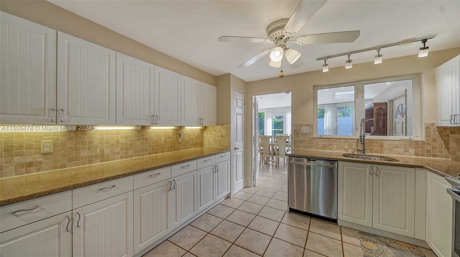 656 Avenida De Mayo, Sarasota, FL, 34242 United States, 3 Bedrooms Bedrooms, ,2 BathroomsBathrooms,Residential,For Sale,Avenida De Mayo,A11505478