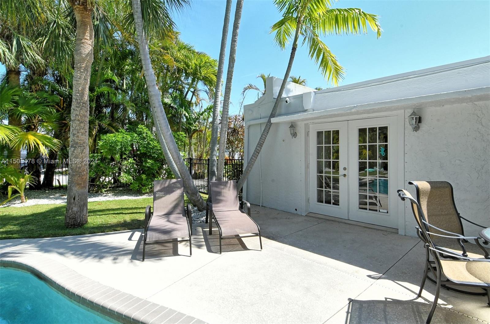 656 Avenida De Mayo, Sarasota, FL, 34242 United States, 3 Bedrooms Bedrooms, ,2 BathroomsBathrooms,Residential,For Sale,Avenida De Mayo,A11505478
