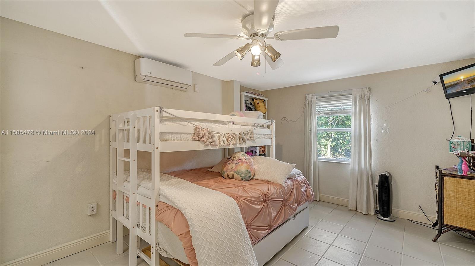 656 Avenida De Mayo, Sarasota, FL, 34242 United States, 3 Bedrooms Bedrooms, ,2 BathroomsBathrooms,Residential,For Sale,Avenida De Mayo,A11505478
