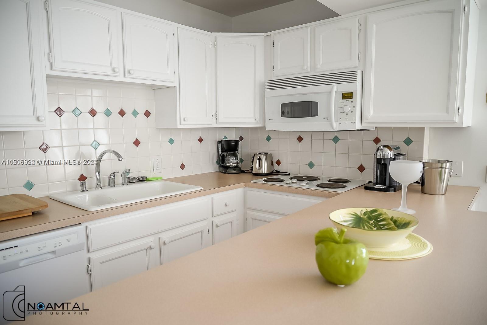 1390 Ocean Dr 201, Miami Beach, Florida 33139, 1 Bedroom Bedrooms, ,1 BathroomBathrooms,Residential,For Sale,1390 Ocean Dr 201,A11506022