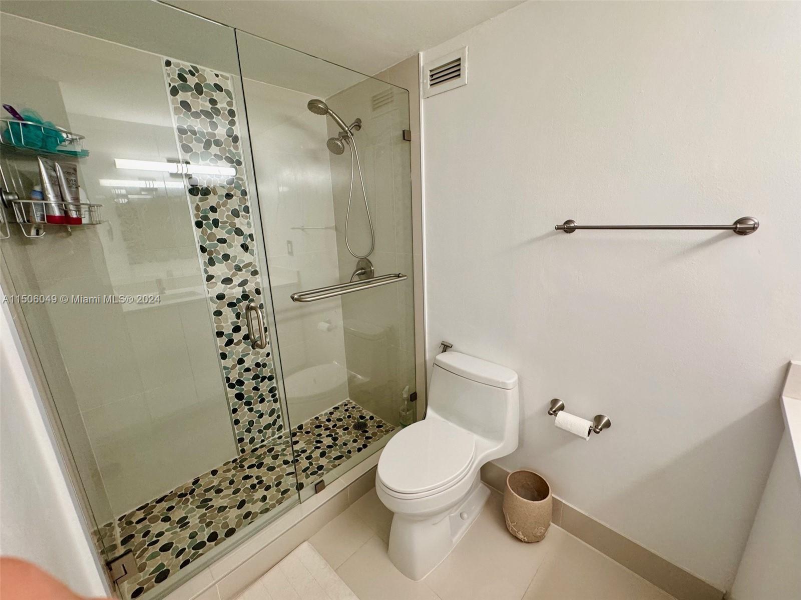 2899 Collins Ave 904, Miami Beach, Florida 33140, ,1 BathroomBathrooms,Residential,For Sale,2899 Collins Ave 904,A11506049