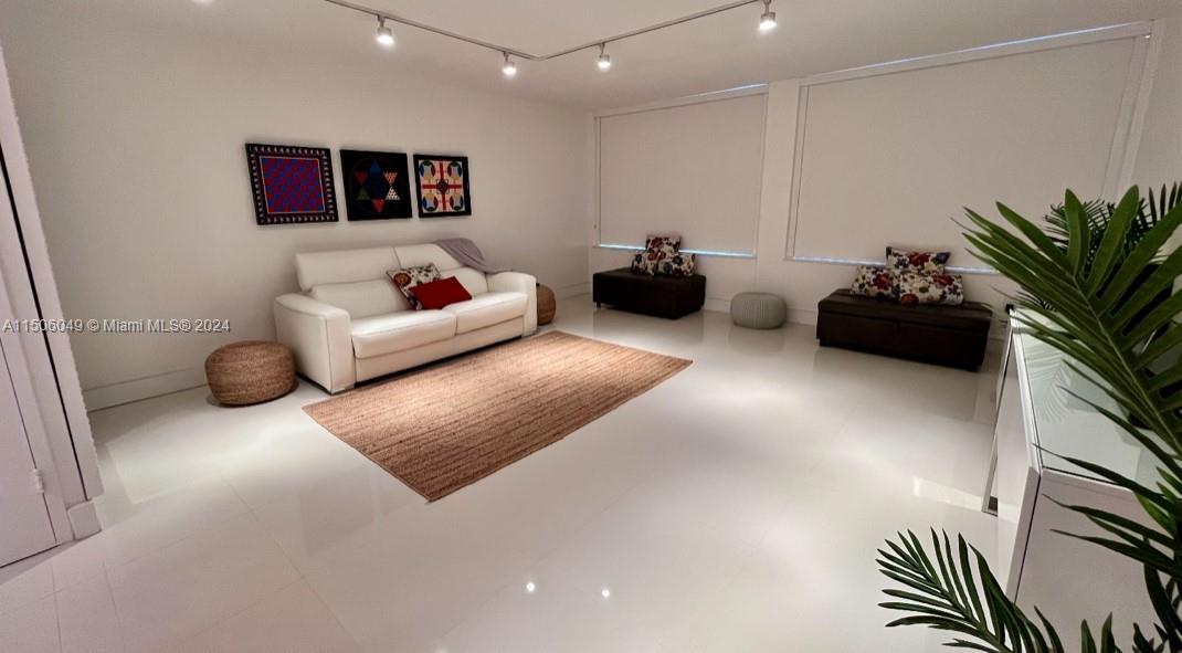 2899 Collins Ave 904, Miami Beach, Florida 33140, ,1 BathroomBathrooms,Residential,For Sale,2899 Collins Ave 904,A11506049