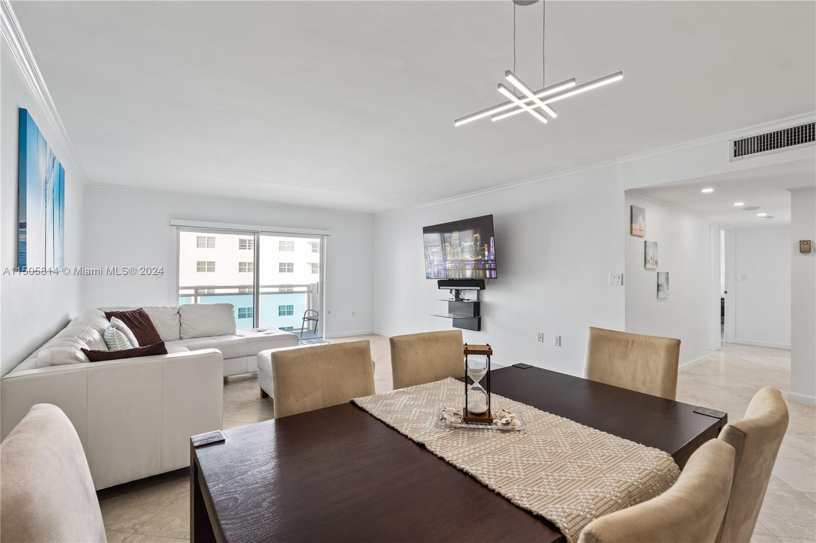 1701 S Ocean Dr 702, Hollywood, Florida 33019, 2 Bedrooms Bedrooms, ,2 BathroomsBathrooms,Residential,For Sale,1701 S Ocean Dr 702,A11505814