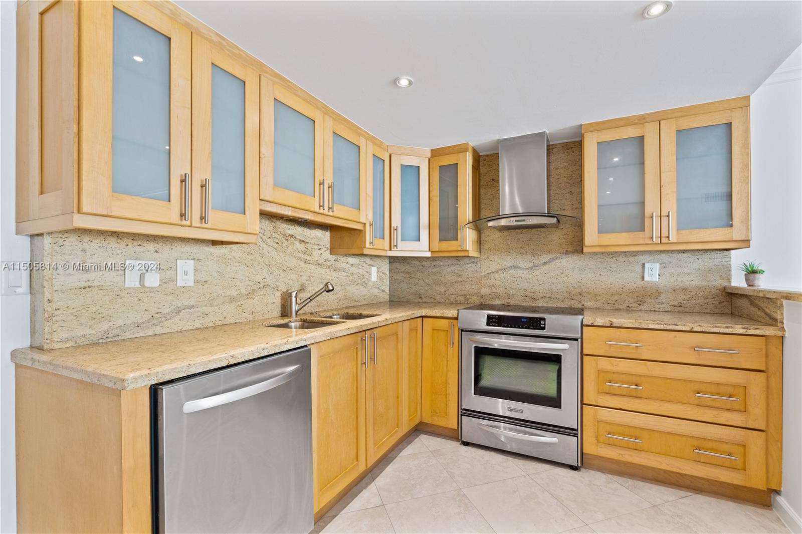 1701 S Ocean Dr 702, Hollywood, Florida 33019, 2 Bedrooms Bedrooms, ,2 BathroomsBathrooms,Residential,For Sale,1701 S Ocean Dr 702,A11505814